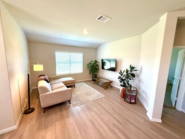 Building Photo - 7918 Dovers Den