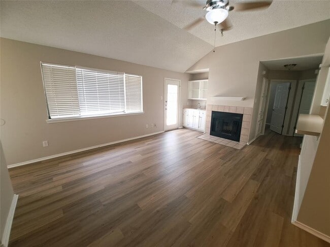 Building Photo - 840 Topaz Ln