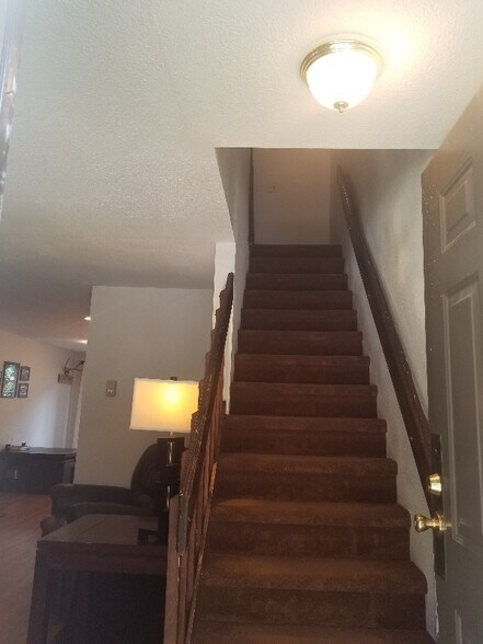 Building Photo - 3107 Riverside Dr