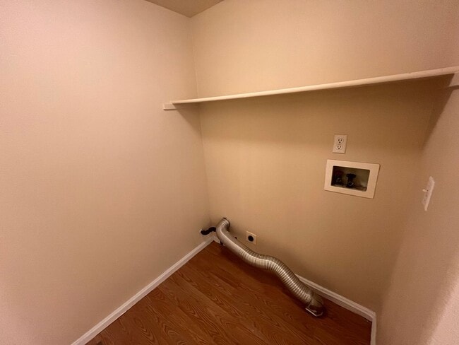Building Photo - 3 bed/2.5 bath Available now! Milestone RES