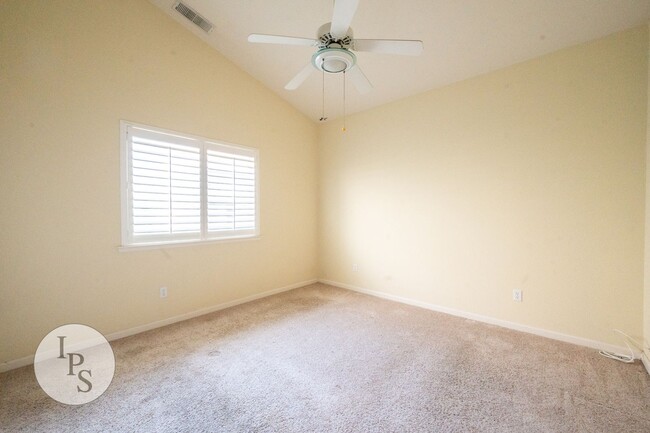 Building Photo - NorthWest Fresno Home, 3BR/2BA, Built 1998...
