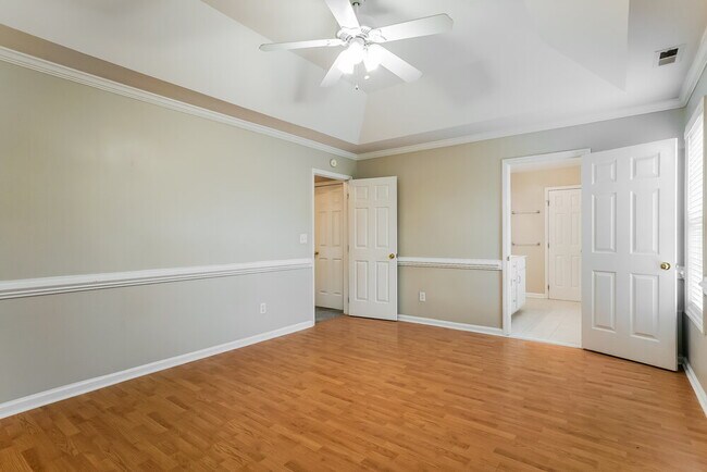 Building Photo - 512 Waterford Dr