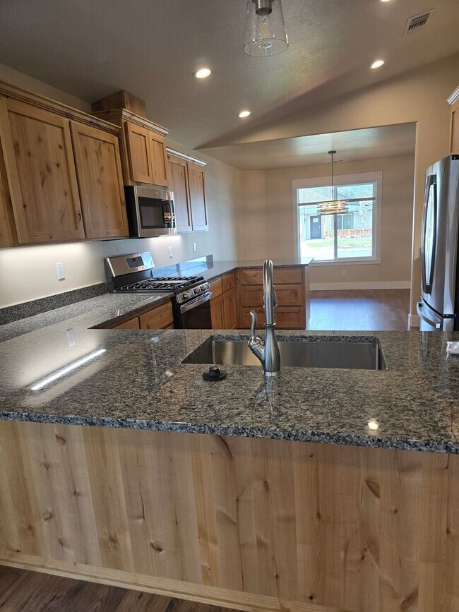 Building Photo - 2941 Naples Dr