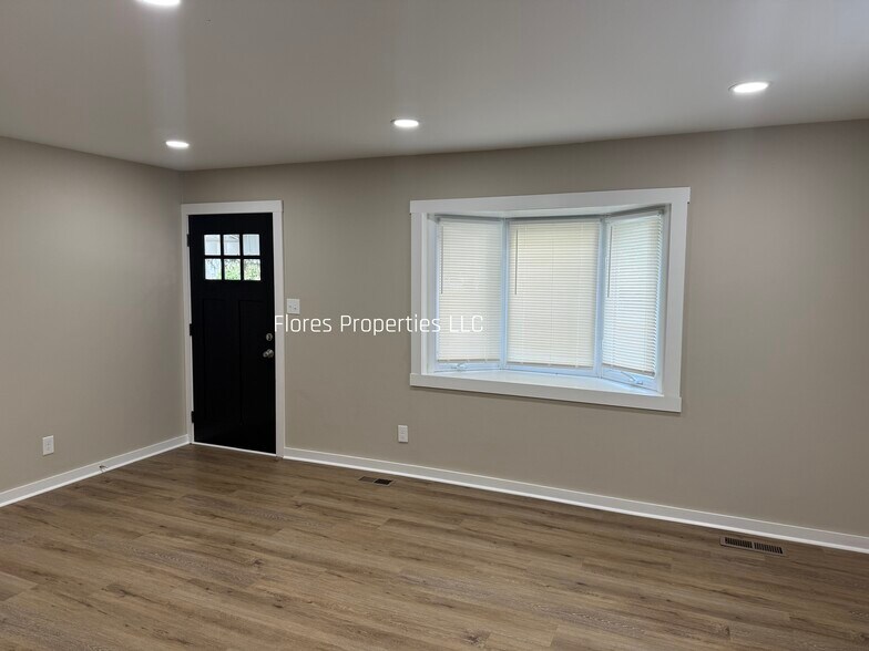 Building Photo - 1053 Oakland Park Ave