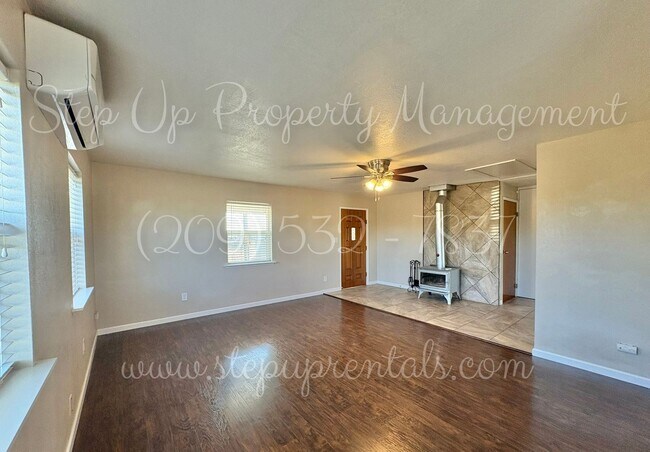 Building Photo - Charming 2 Bedroom 1 Bath Country Home!!!