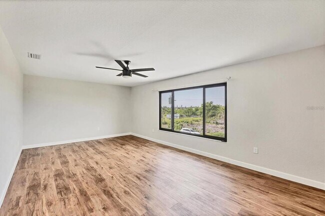 Building Photo - 15530 Aqua Cir