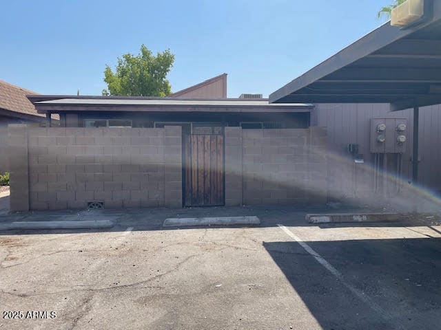 Building Photo - 916 S Hacienda Dr