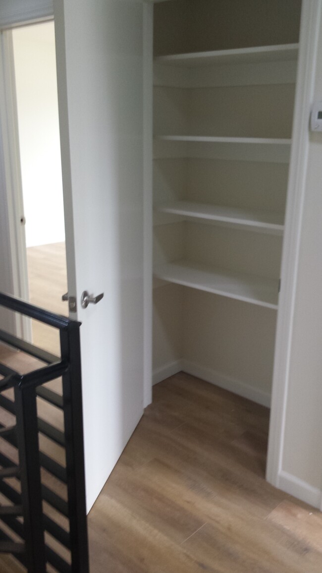 additional linen closet - 11435 Tiara St