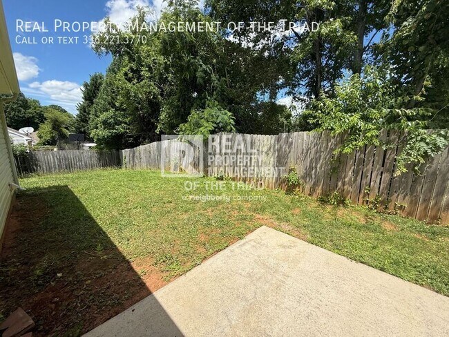 Building Photo - 8 Franklinwood Dr