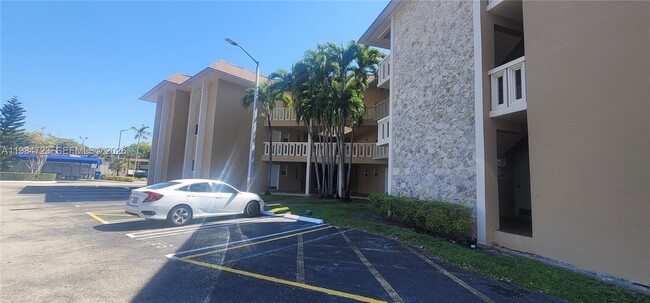 Building Photo - 7430 Miami Lakes Dr