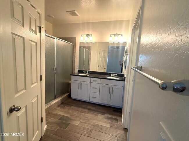 Building Photo - 3923 E Desert Broom Dr