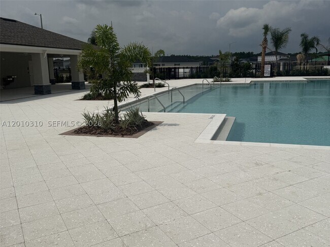 Building Photo - 5423 Meadow Walk Dr
