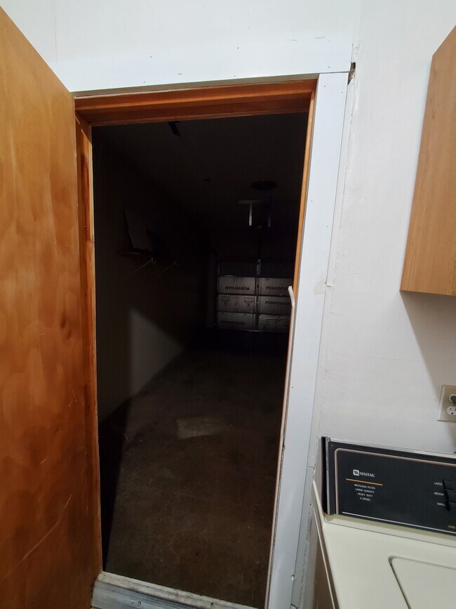 Garage - 121 Warwick St