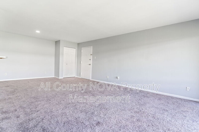 Building Photo - 10122 Campus Way S