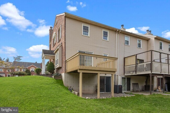 Building Photo - 548 Susan Dr