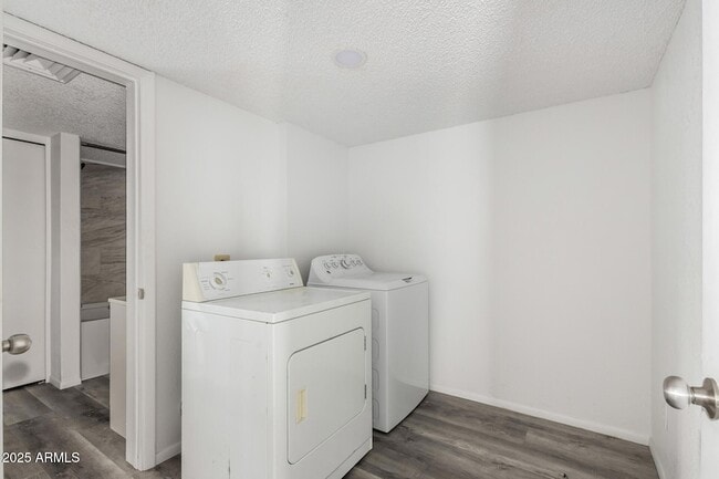 Building Photo - 15604 E Mustang Dr