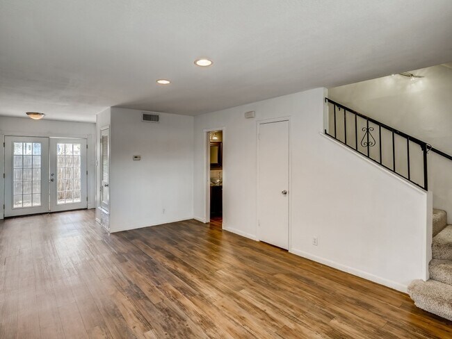 Building Photo - 7914 Mullen Dr