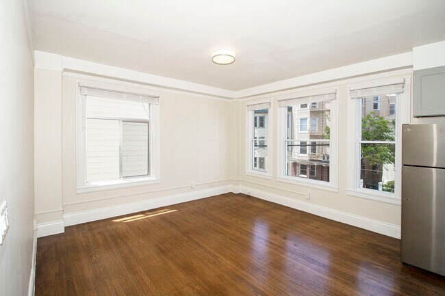 Interior Photo - 2363 Van Ness