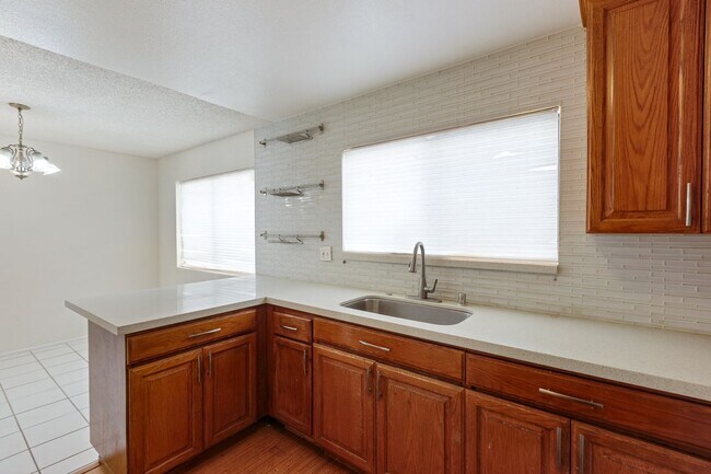 Building Photo - Tri-Level Townhome with Bonus Room | Ranch Los Charcos