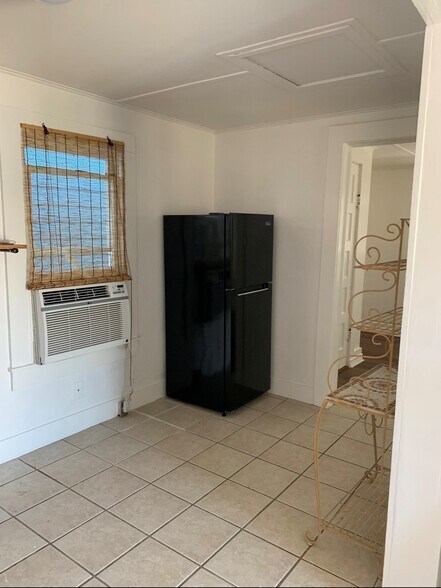 Building Photo - 4705 Avenue P 1/2