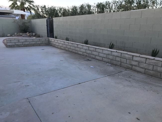 Building Photo - 73270 Desert Greens Dr N