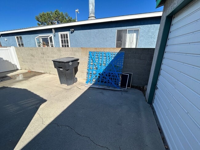 Building Photo - Lovely house for rent: 4 bed 1.75 bath in ...