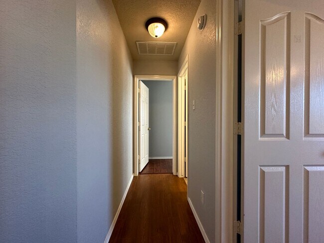 Building Photo - Gorgeous Brick Home for Rent! - 3 Bedroom, 2 Bath, 2 Car garage - 1,797 sf