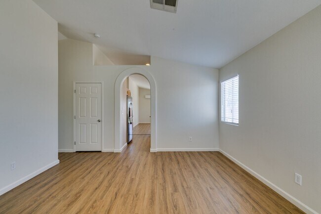 Building Photo - 3-Bedroom Home with Upgraded Cooling & Gre...