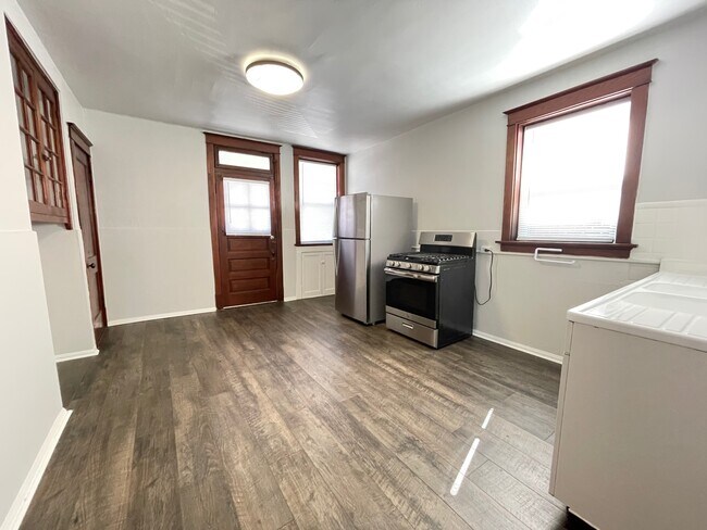 Building Photo - 4226 Dewey Ave