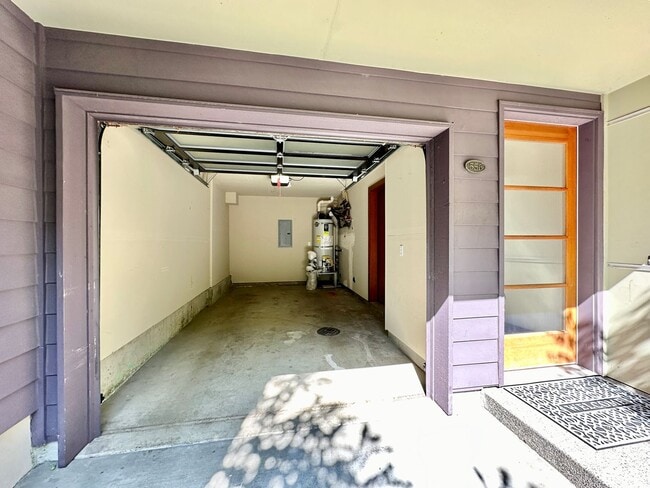 Building Photo - Stunning Townhome for Lease  in Seattle’s ...