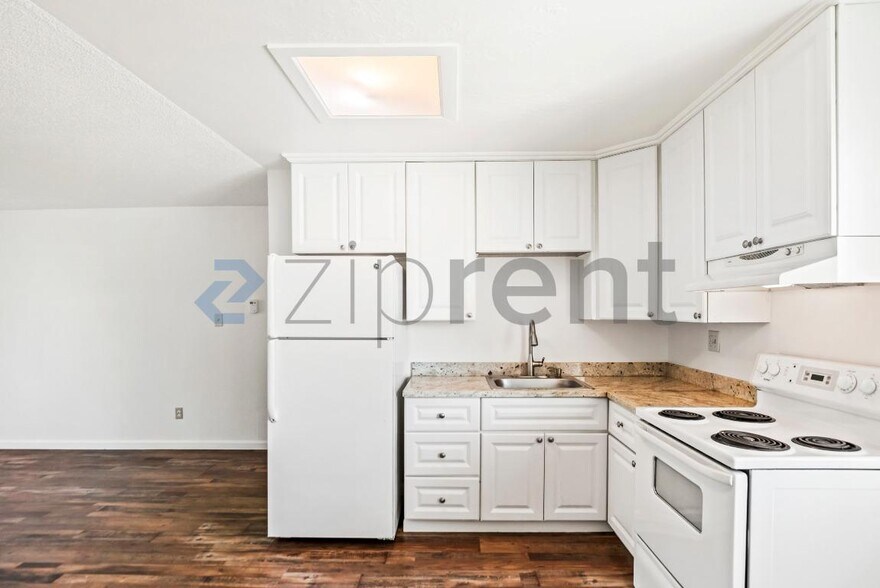 Building Photo - 3865 Almond Ave