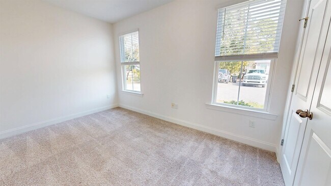 Building Photo - 24 Wimbledon Ct