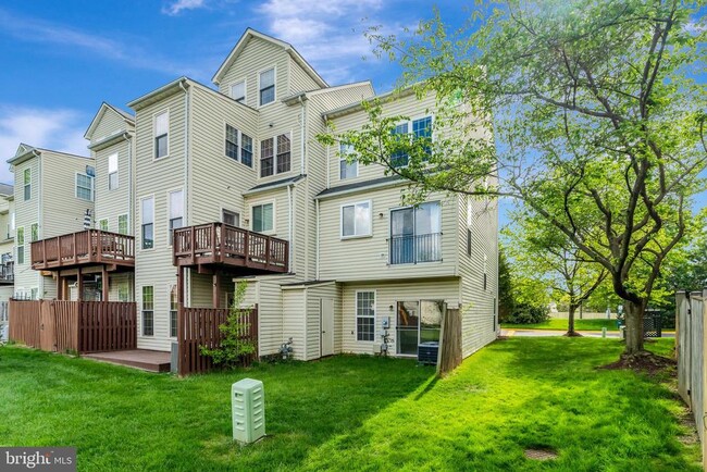 Building Photo - 13051 Park Crescent Cir