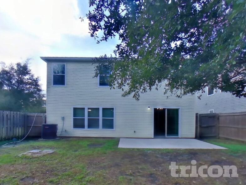 Building Photo - 12034 Alexandra Dr