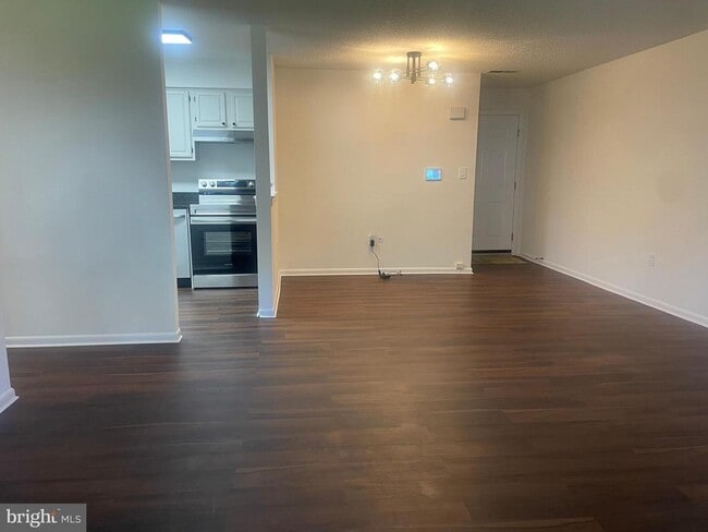 Building Photo - 1019 Ravens Crest Dr