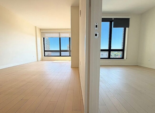 Building Photo - 550 Vanderbilt Ave