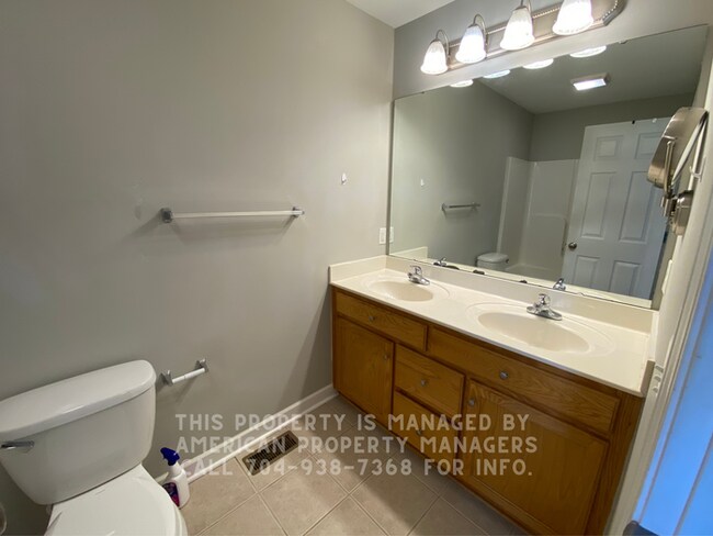 Building Photo - 1040 Rembrandt Dr SW