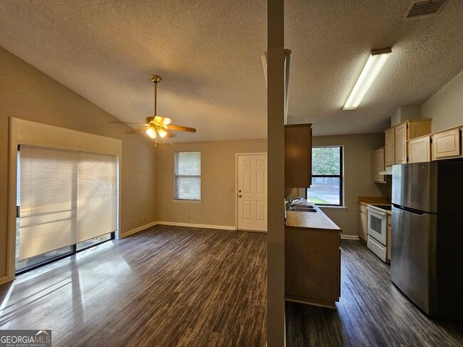 Building Photo - 108 E Lakemont Dr