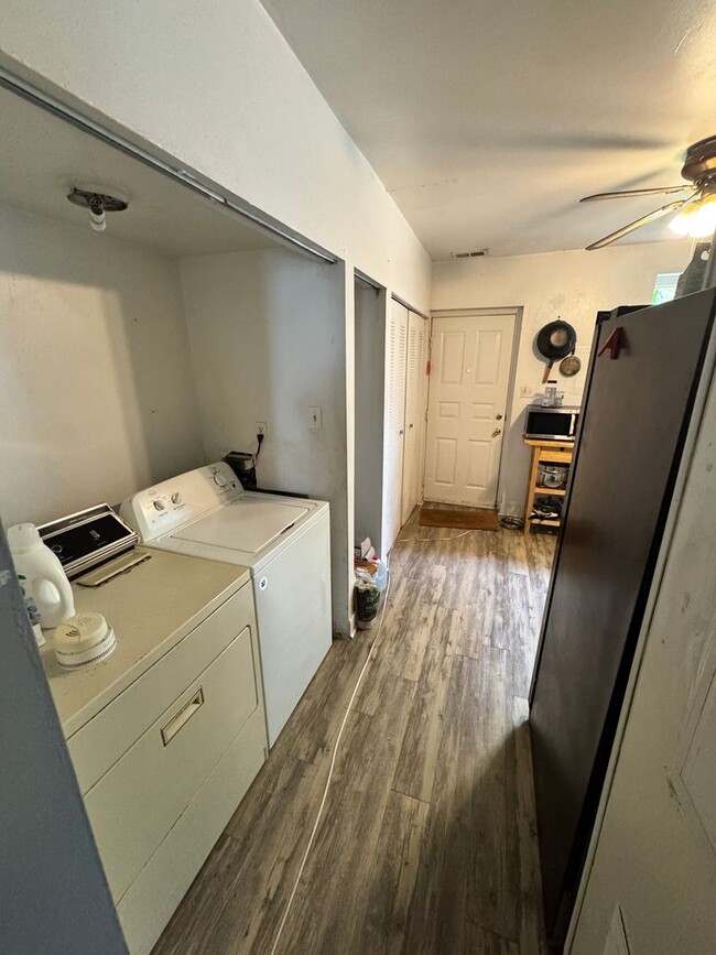 Building Photo - 3 bed 2 bath close to VCU