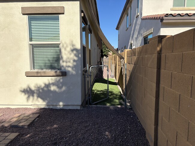 Building Photo - 8037 W Spur Dr