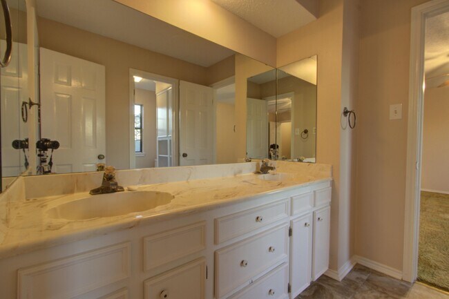 Building Photo - 7890 Blackman Ferry Rd