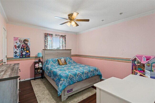 Building Photo - 220 Wegstrom St