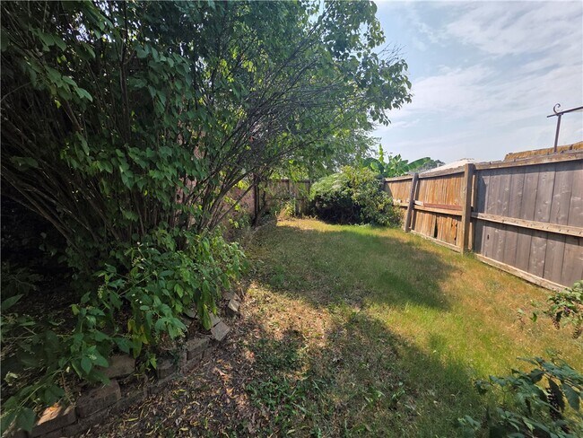 Building Photo - 302 Cross Creek Dr