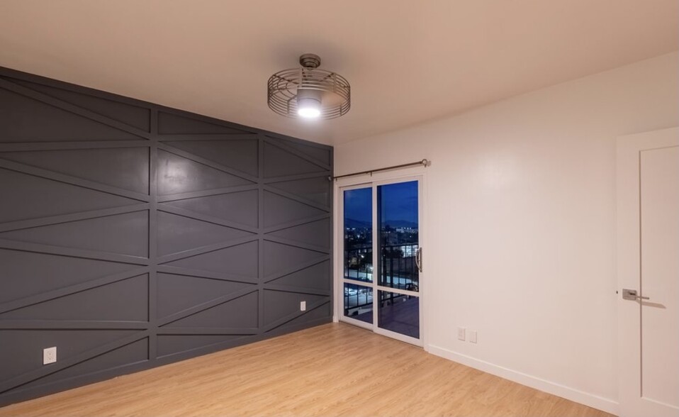 Building Photo - 805 N 4th Ave