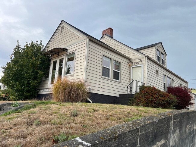 Primary Photo - 2416 E 11th St