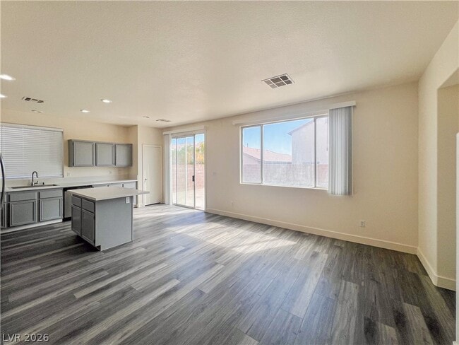 Building Photo - 8913 Kingswood Dr