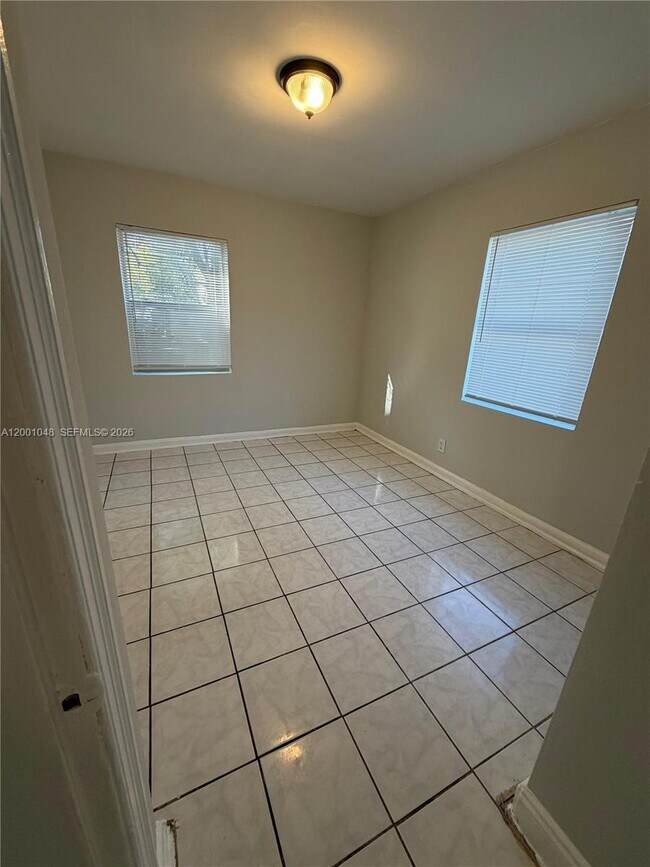 Building Photo - 1444 W 24th St