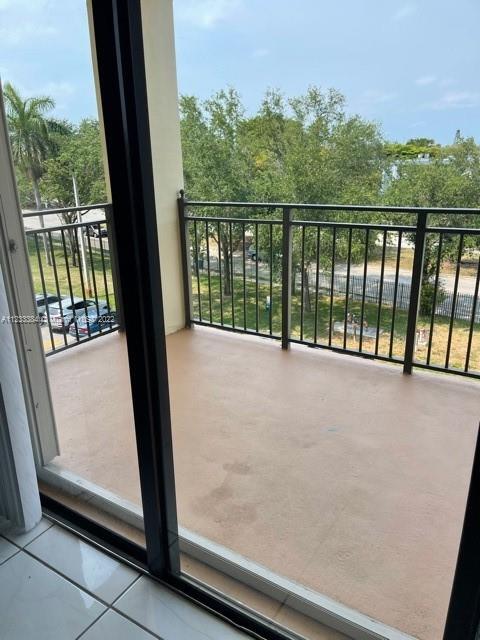 Building Photo - 9340 Fontainebleau Blvd