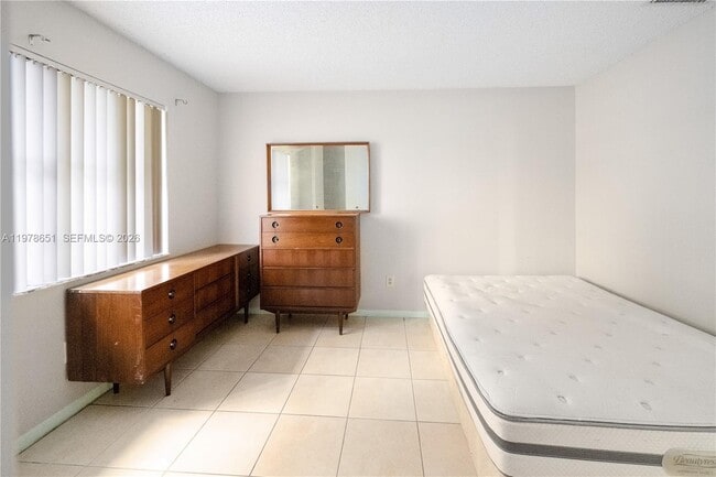 Building Photo - 2683 Lake Haven Rd