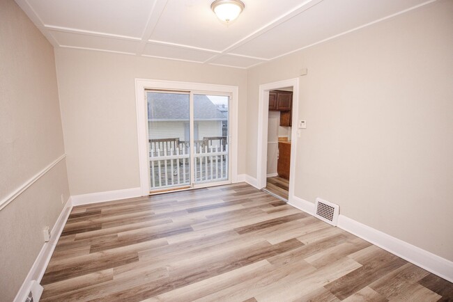 Building Photo - Beautifully remodeled three bedroom home i...